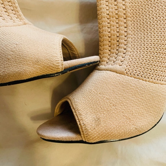Nicole Miller Tan Knit Heels, sz 8 - Picture 2 of 4